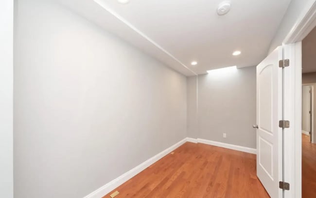 Building Photo - 41 N Linwood Ave