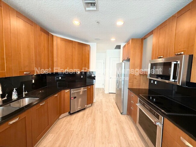 Building Photo - 1431 Riverplace Blvd