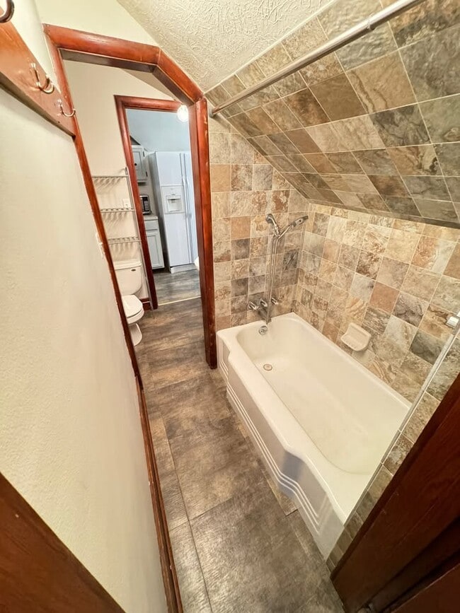 Building Photo - 1004 B St