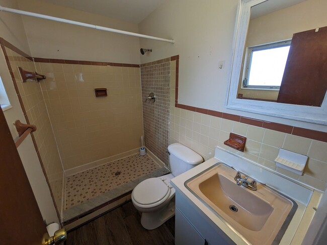 Building Photo - Imperial Estates Rental