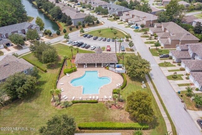 Building Photo - 230 Scrub Jay Dr