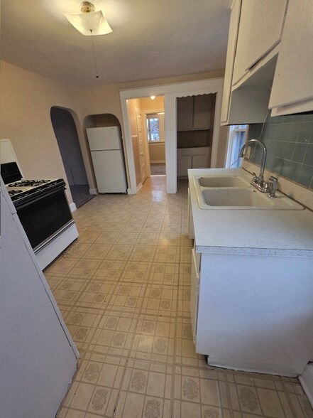 Building Photo - 412 Oak Hill Ave