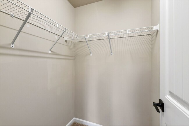 Building Photo - 117 Holly Berry Ln