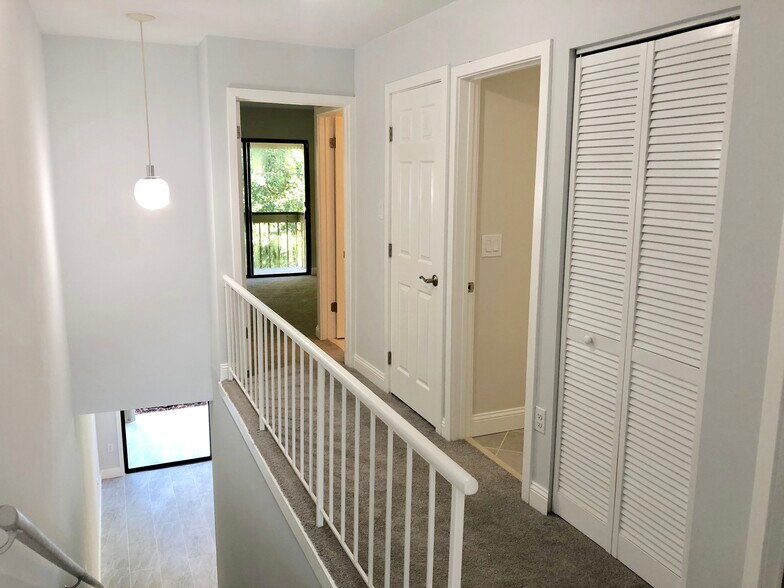 Building Photo - 7940 Los Robles Ct