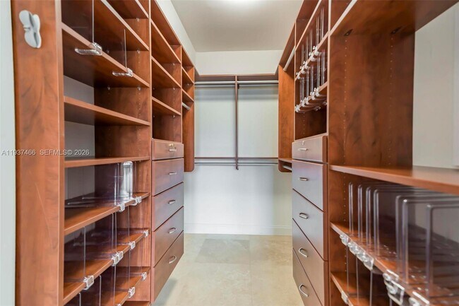 Building Photo - 20000 E Country Club Dr