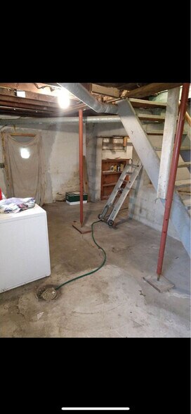 Building Photo - 1206 Elm St
