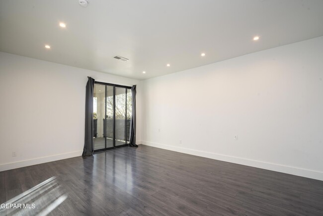 Building Photo - 1029 Calle Parque Dr