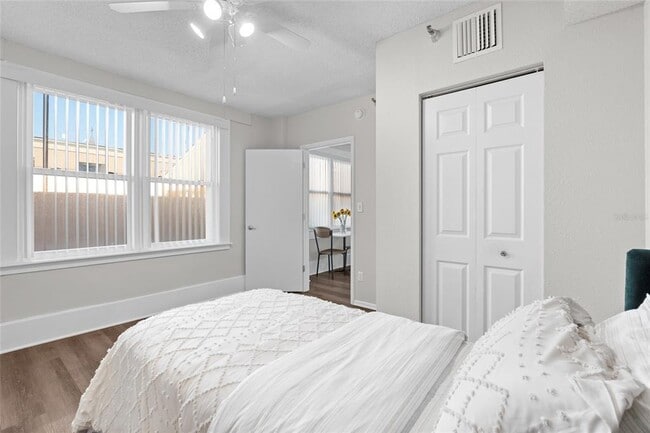 Building Photo - 411 1st Ave N