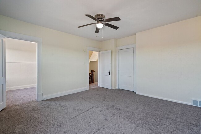 Building Photo - 5 bed 1 bath - newly updated, tons of space, central air, off street parking, laundry
