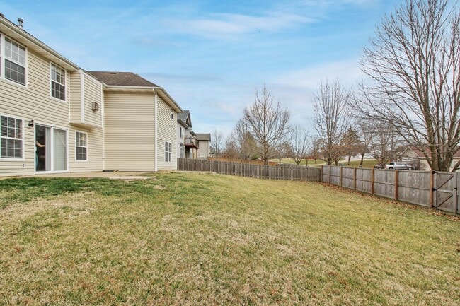 Building Photo - Spacious two-story home in a convenient location