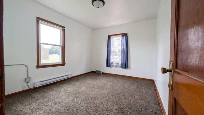 Building Photo - 704 Hickory St