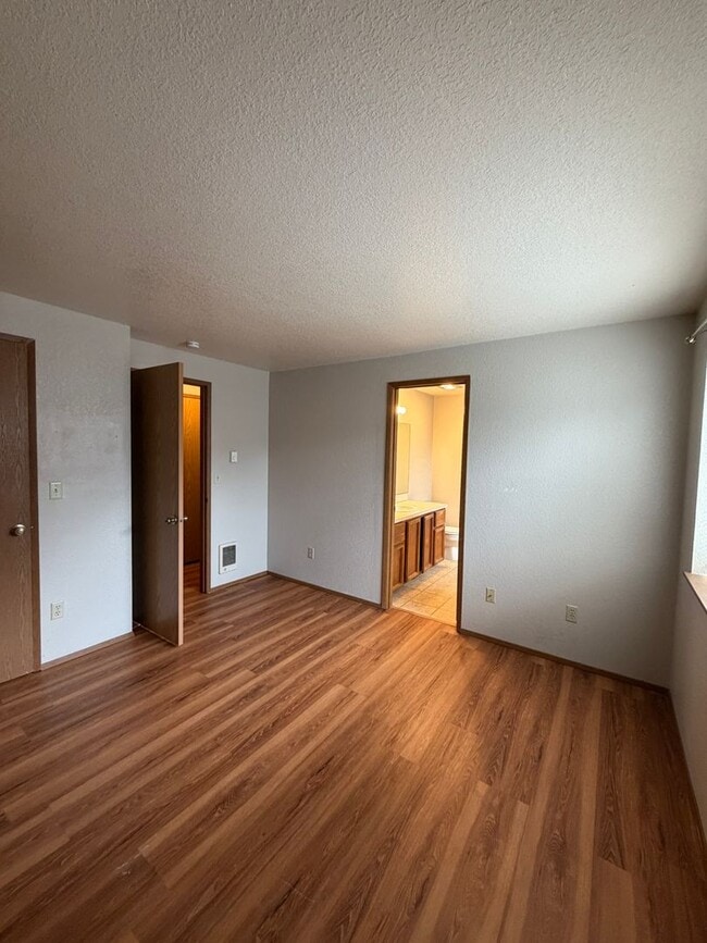 Building Photo - 1474 Diamond Rd SE