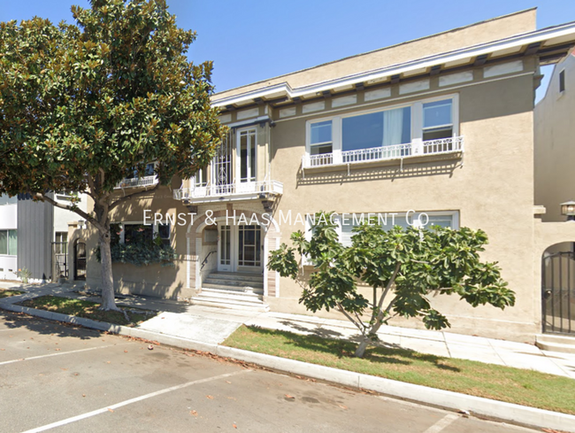 Building Photo - Cozy Condo in Prime Alamitos Beach Neighbo...