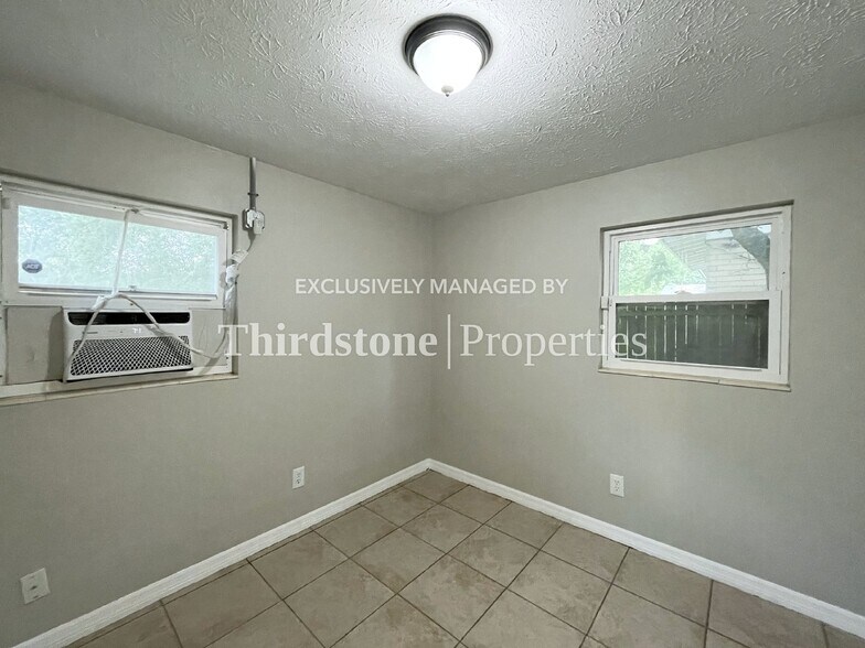 Building Photo - 2912 W 15th St