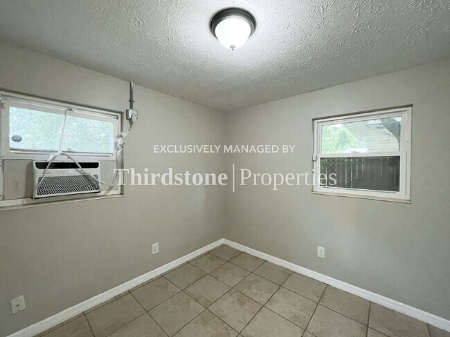 Building Photo - 2912 W 15th St