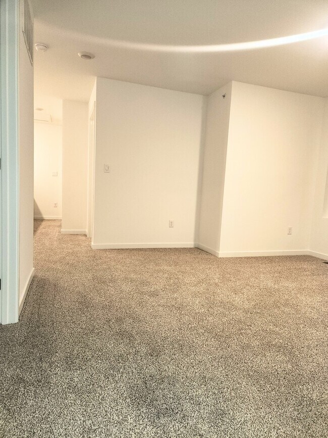 Building Photo - 2334 Noble Ln