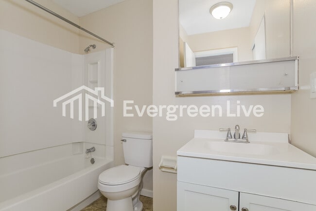 Building Photo - 307 W Martindale Rd