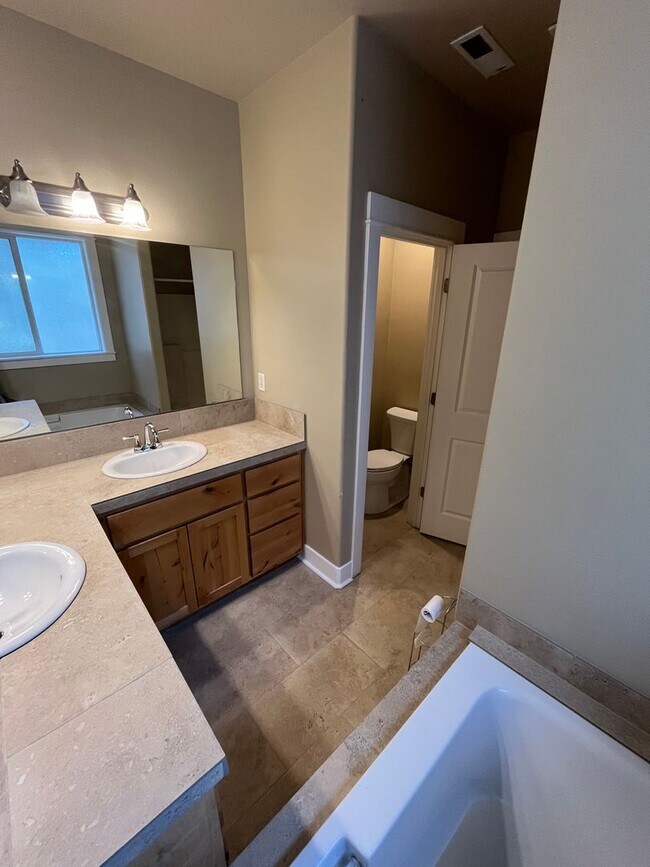 Building Photo - Beautiful 3-bdr with double car garage in desirable Timber Creek Community!