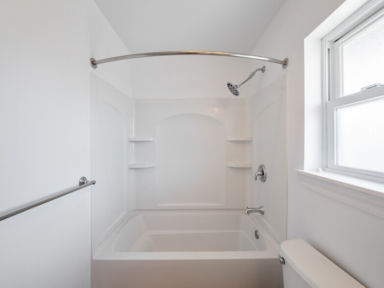 Building Photo - 1020 Kakala St