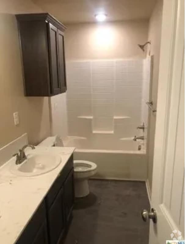Building Photo - 1717 Clovis Dr