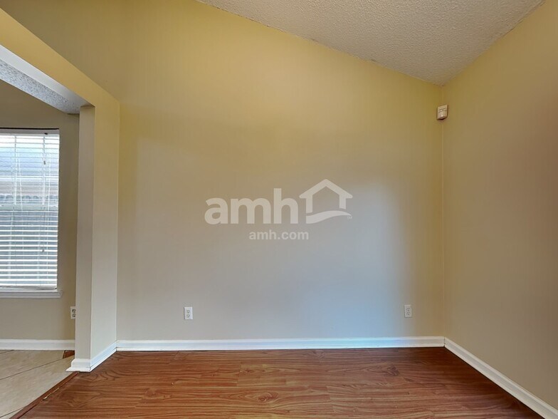 Building Photo - 3 Mallorys Ct