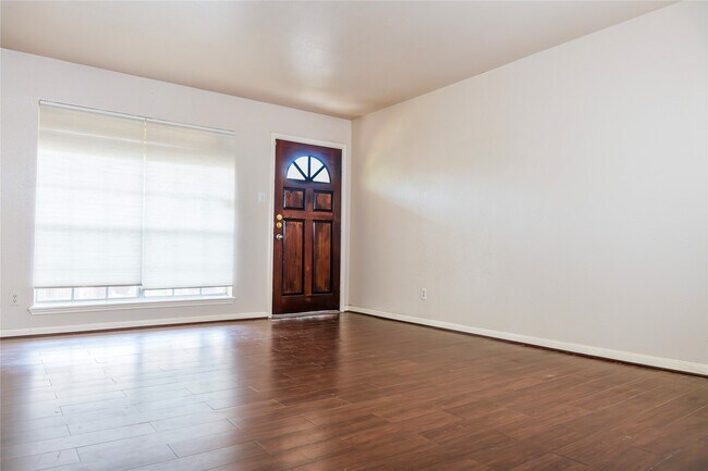 Building Photo - 829 Wax Myrtle Ln