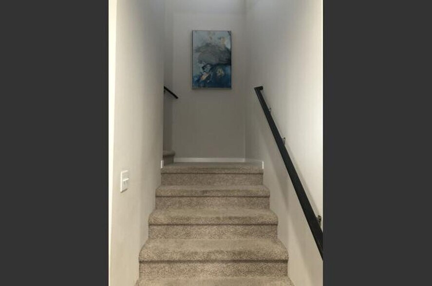 Building Photo - Beautiful Modern Bothell Home with Stunning Views