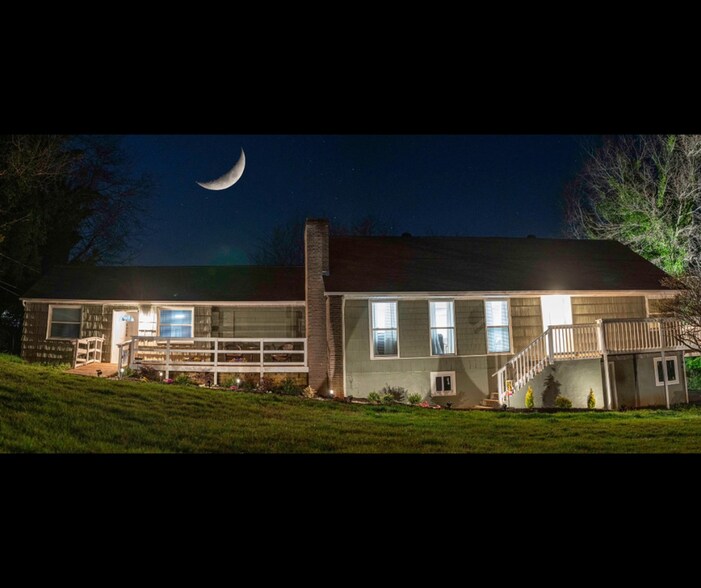 Building Photo - 1115 Henrietta Dr