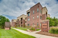 Building Photo - 3 br, 2 bath Condo - 303 Inverness Way Sou...