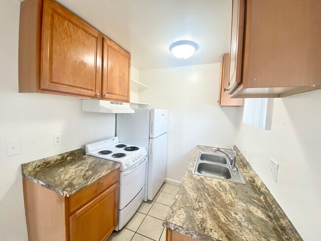 Building Photo - Euclid (Saulo Trust)