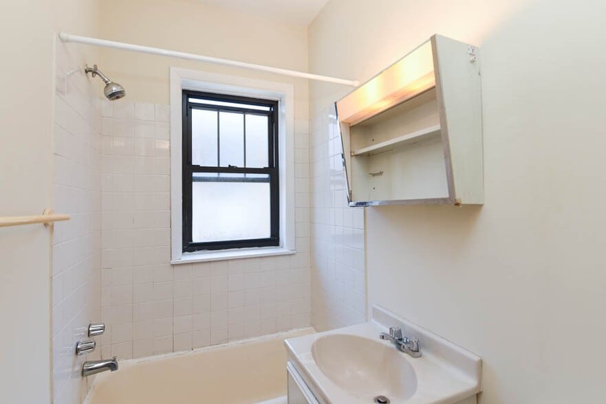 Building Photo - 2851 N Orchard St