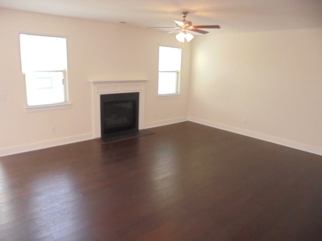 Building Photo - 1076 Adams Haven Bend