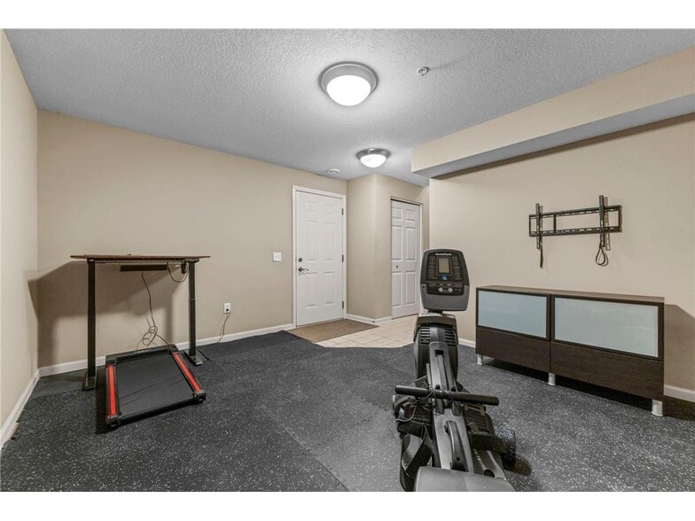 Den - 12225 82nd Ave N