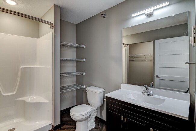 Building Photo - 2 Bed 2 Bath - Private Entry! $500 Deposit!