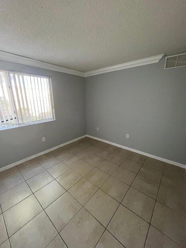 Building Photo - 9907 Westwood Dr