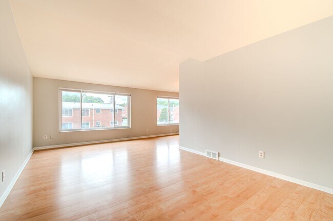 Building Photo - 361 N Eton St