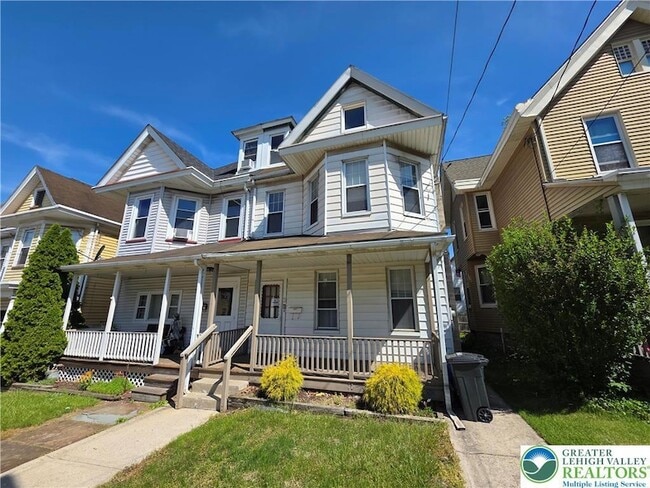 Primary Photo - 1215 Bushkill St