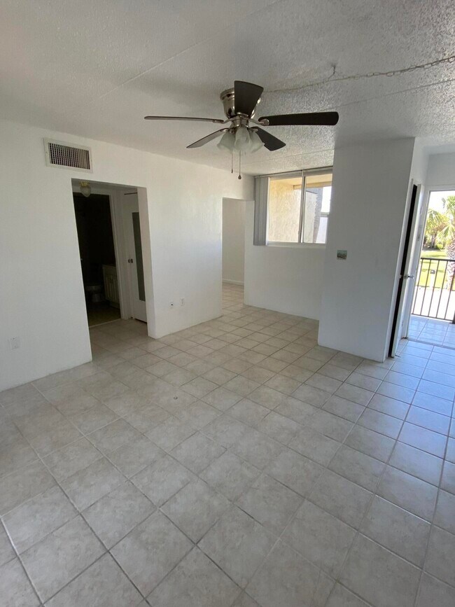 Building Photo - 300 Miracle Strip Pkwy