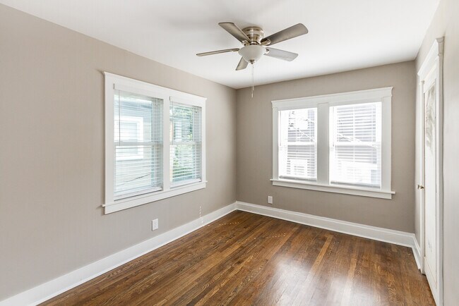 Building Photo - 609/611 e 43rd Street