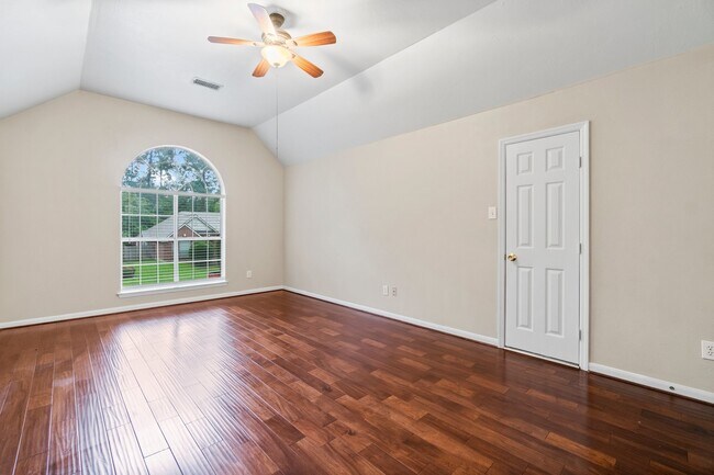 Building Photo - 83 Terraglen Dr
