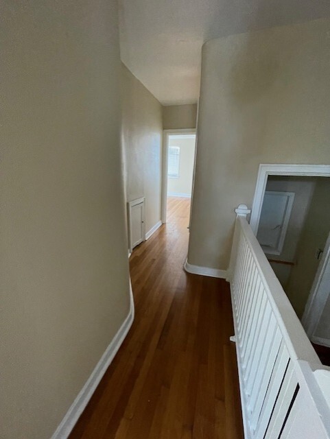 Upstairs hallway - 949 S Ohio Ave