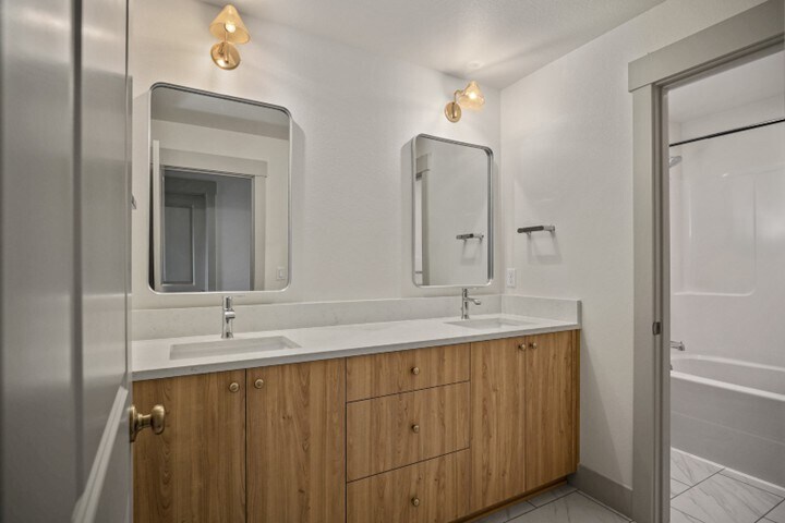 Building Photo - 1319 Oppek St NE