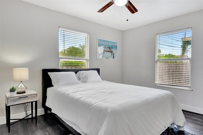 Building Photo - 2851 Emerson Ave S