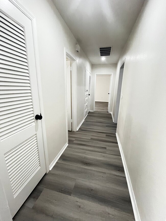 Building Photo - 1204 NW Fort Sill Blvd