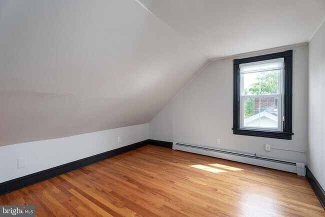 Building Photo - 357 Nassau St