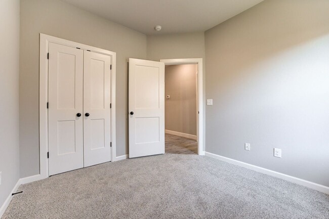 Building Photo - Brand New Home In Noble!