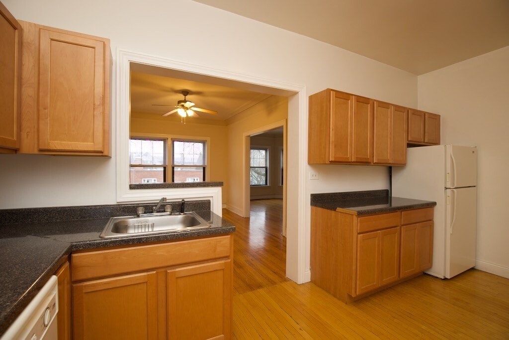 Building Photo - 1310 Oak Ave