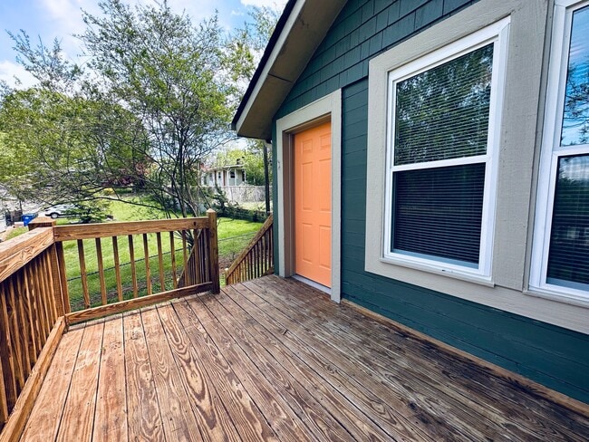 Building Photo - Delightful Upgraded 2-Bedroom Bungalow with New Appliances and Central A/C (Lawn Maintenance Incl...