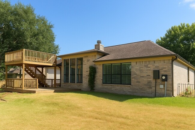 Building Photo - 319 Fantasy Ln