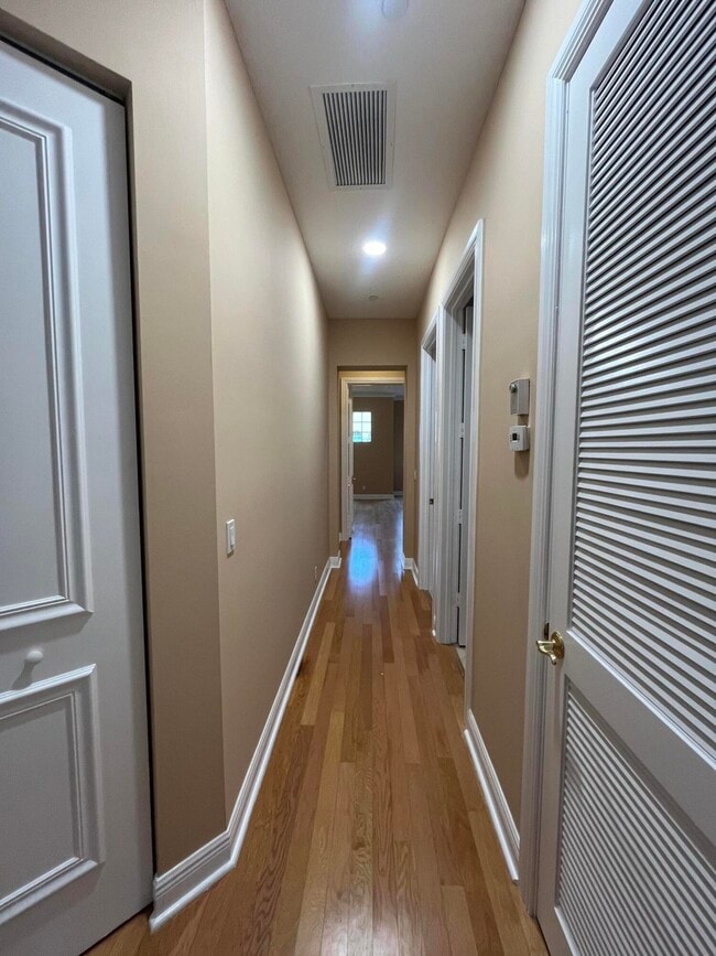 Building Photo - 270 NE 69th Cir